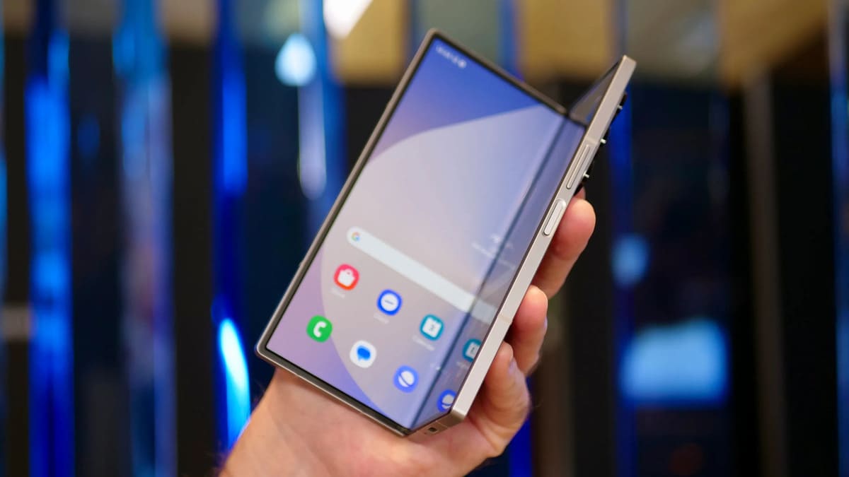 CeotechI's tweet photo. Galaxy Z Fold 7 debutterà con un display da quasi 8,2"
#Android #Design #Dimensioni #DisplayOLED #Foldable #GalaxyZ #GalaxyZFlip7 #GalaxyZFold7 #Indiscrezioni #Leak #Notizie #Novità #Pieghevoli #Rumors #SamsungGalaxy #Smartphone #TechNews #Tecnologia
https://t.co/cxsexilFB3 https://t.co/axWEOV6uMG