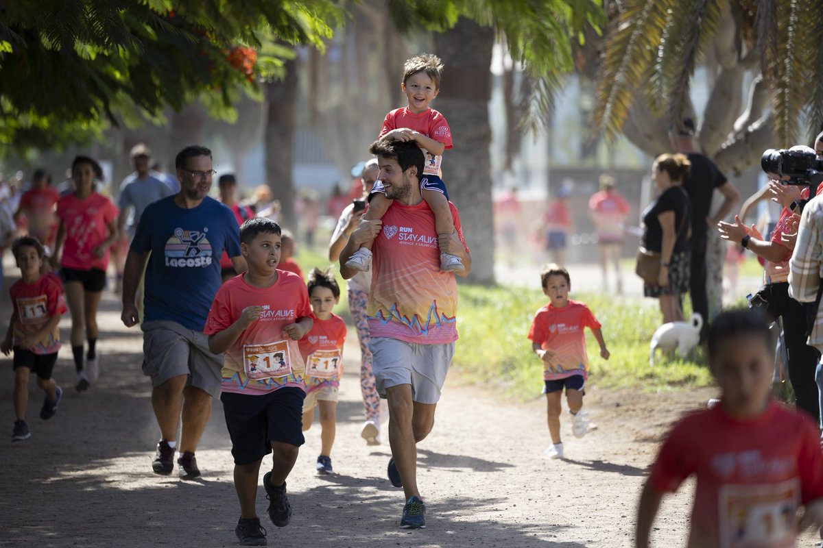 TodoGolesRadio's tweet photo. 🏃♂️ ¡Run Stay Alive vuelve el 19/10 al Parque Romano y Muelle Deportivo de Gran Canaria! Carrera de 5K, 1.6K y prueba infantil. Inscripciones abiertas desde el 17/6. Organiza: Sociedad Canaria de Cardiología. 💙 #RunStayAlive #CarreraGranCanaria #VidaSana https://t.co/NZvwcobAqs