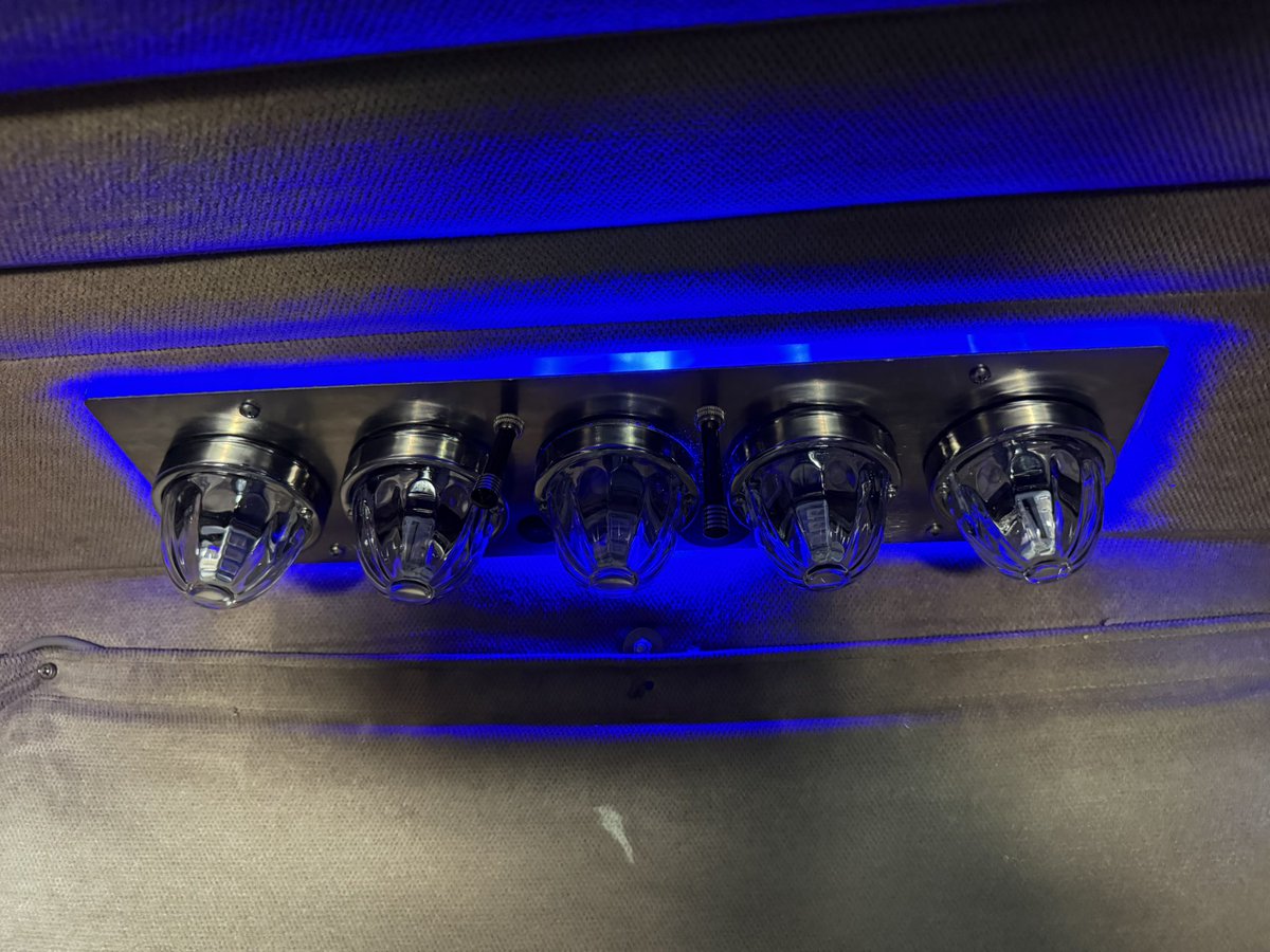 Check out the glowyness