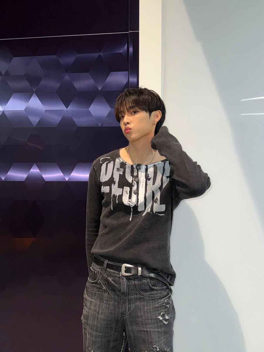 thegi_0's tweet photo. 히히내예뽀니....🫰🏻🫰🏻 https://t.co/wo5o6pwSN6