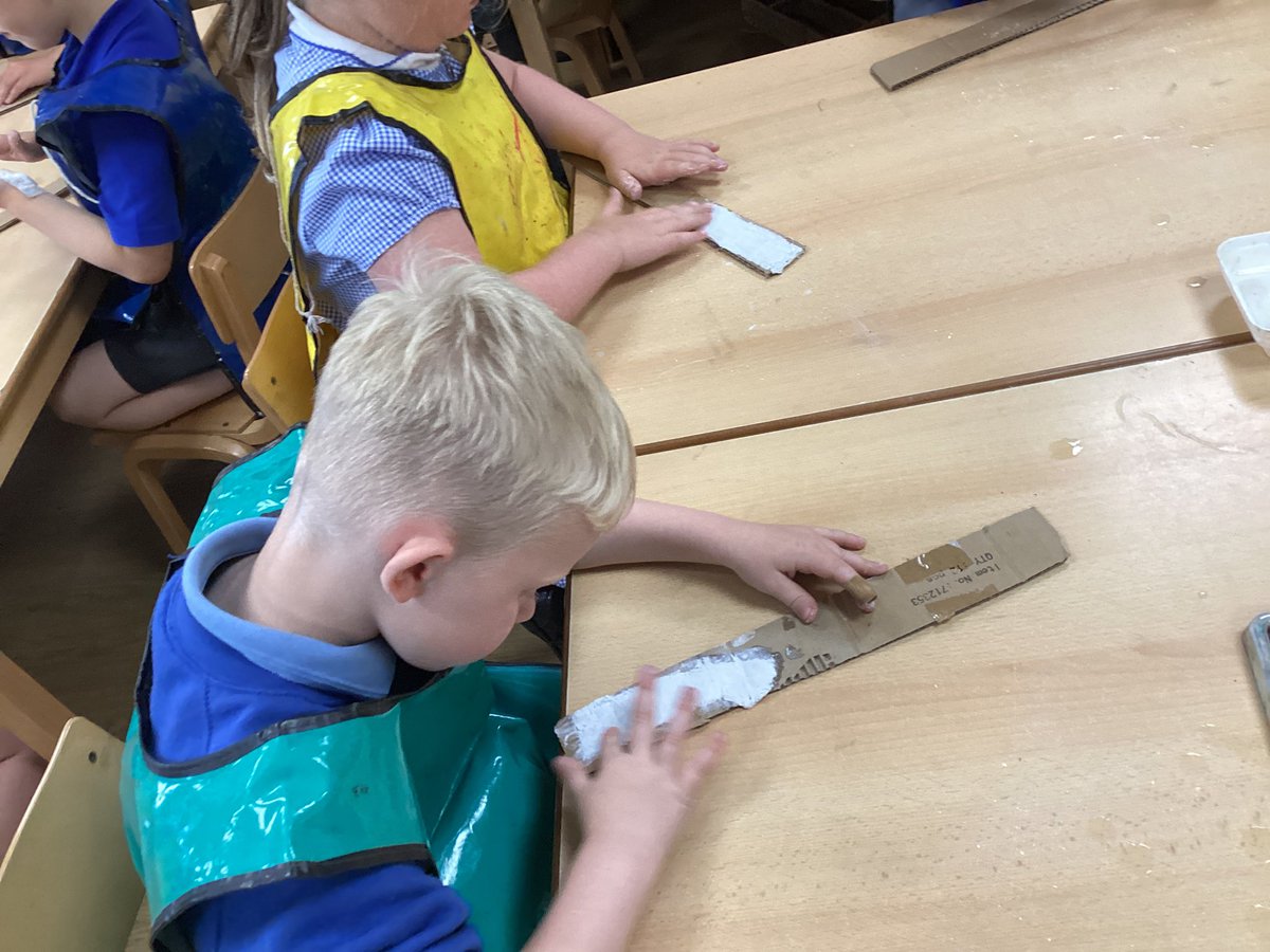 JCAWakefield's tweet image. Year 1 had fun exploring mod roc this afternoon - what will we make these into next?! @JCA__Art #recycle #concentration #newskills
