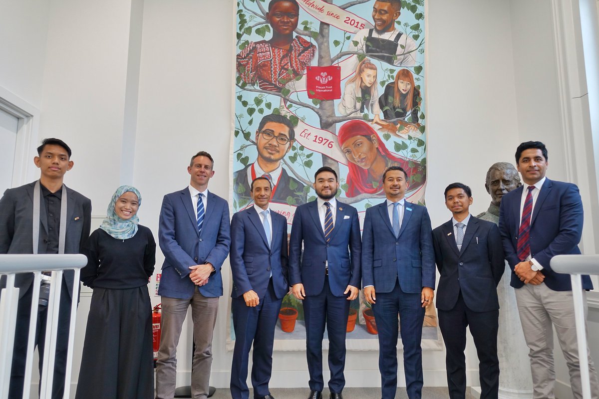 KingsTrustInt's tweet image. It was an honour to welcome Tengku Amir Shah, Raja Muda of Selangor, to our office yesterday & reflect on our shared vision for the #Team programme which through our collaboration with @selangoryouth is building a brighter, more inclusive future for Malaysia’s youth.