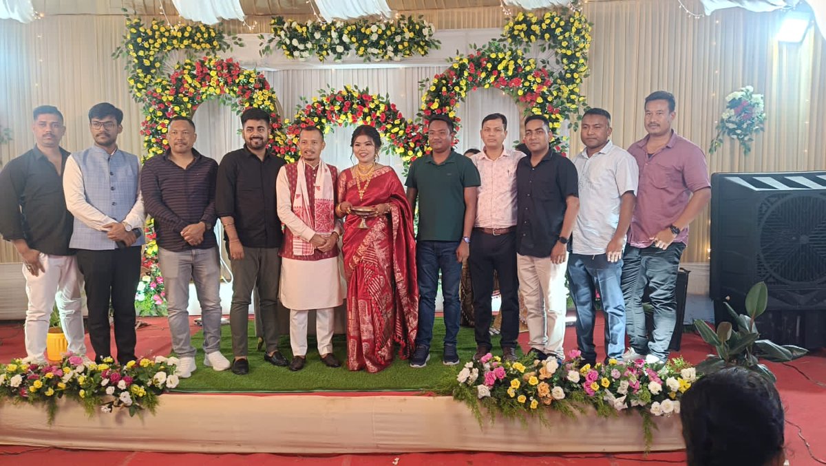 BJYM, অসম প্ৰদেশ সমিতিৰ সাধাৰণ সম্পাদক সন্মানীয় শ্ৰীযুত ত্রিদিৱজ্যোতি মৰাণ ডাঙৰীয়াৰ তিনিচুকীয়া জিলাৰ অন্তৰ্গত মাকুমত স্থিত নিজা বাসভৱন কেছেৰুগুৰি গাঁওত (কৰদৈগুৰি)  অনুষ্ঠিত শুভ বিবাহৰ অভ্যর্থনা অনুষ্ঠান উপস্থিত হৈ দুয়োকে আন্তৰিক অভিনন্দন ও শুভ কামনা যাছিলোঁ।
   
 <a href="/highlight/">highlight</a>