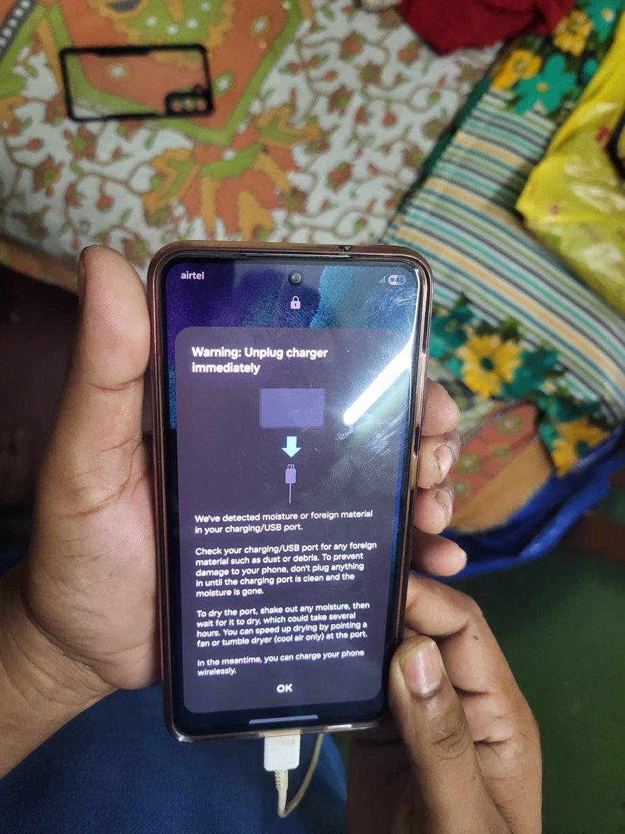 dasanup9064's tweet photo. What's this behaviour @SamsungIndia My S21FE (EXYNOS) get network problem after changing the USB Port. My phone is not charging so I visited the samsung service centre.After successful repaired they told me a network problem has been arised in your Samsung S21 FE 5G.Please lookit https://t.co/jonntcx3Pw