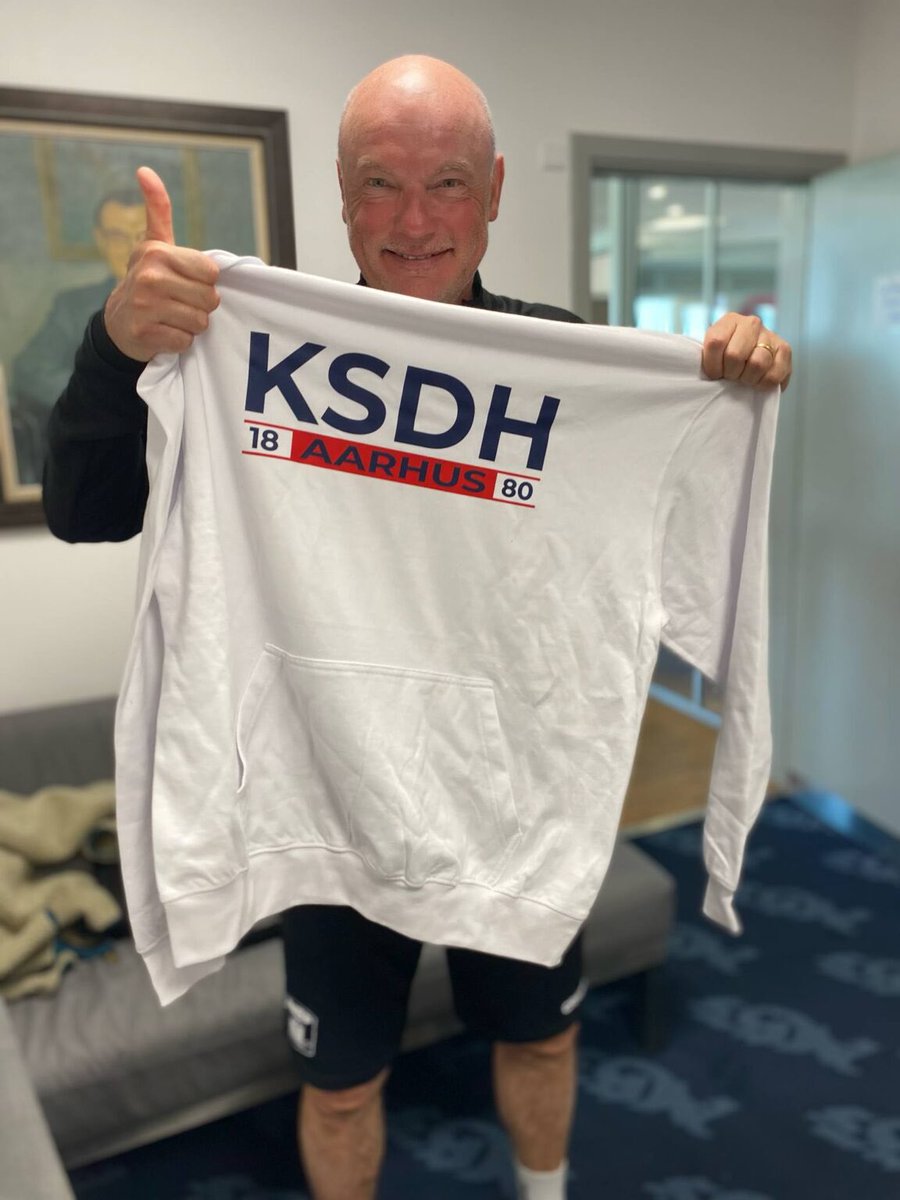 Vi troede, vi skulle holde en uges sommerpause, men det har trænersituationen ændret på! 🙇

Vi går derfor i studiet i morgen og snakker tingene igennem. 🎙️

Hvilken træner / trænertype håber I, AGF lander? 🤔

#ultratwitteragf #ksdh #sldk