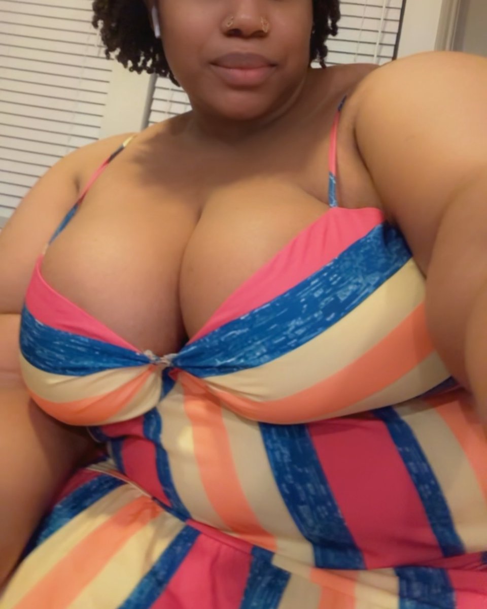 sonyapheromone's tweet photo. I’m done wearing bras…😂 Imma let these size G’s get some air this summer.🤌🏾🦋 https://t.co/TqdD2QaGUe