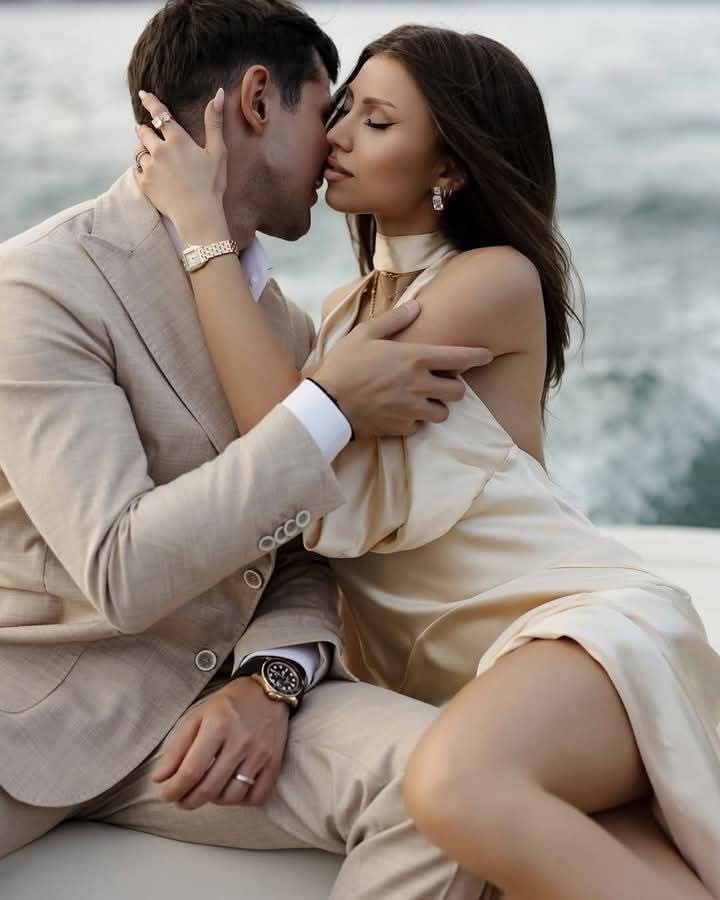 #أشـــــتاقـك ♧♧♧
بكل همسات الكون التـي شاركتنـي  شوقـي فـي غيابك ...أشـــــتاقـك **