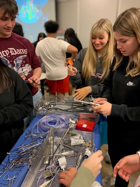 Our Community Wellness team recently partnered with hospital departments to bring "Career Inspirations"—part of the Pathways Programs—to life! ✨ Governor Mifflin students explored the exciting world of healthcare, including surgery, robotics, EMS, and more!