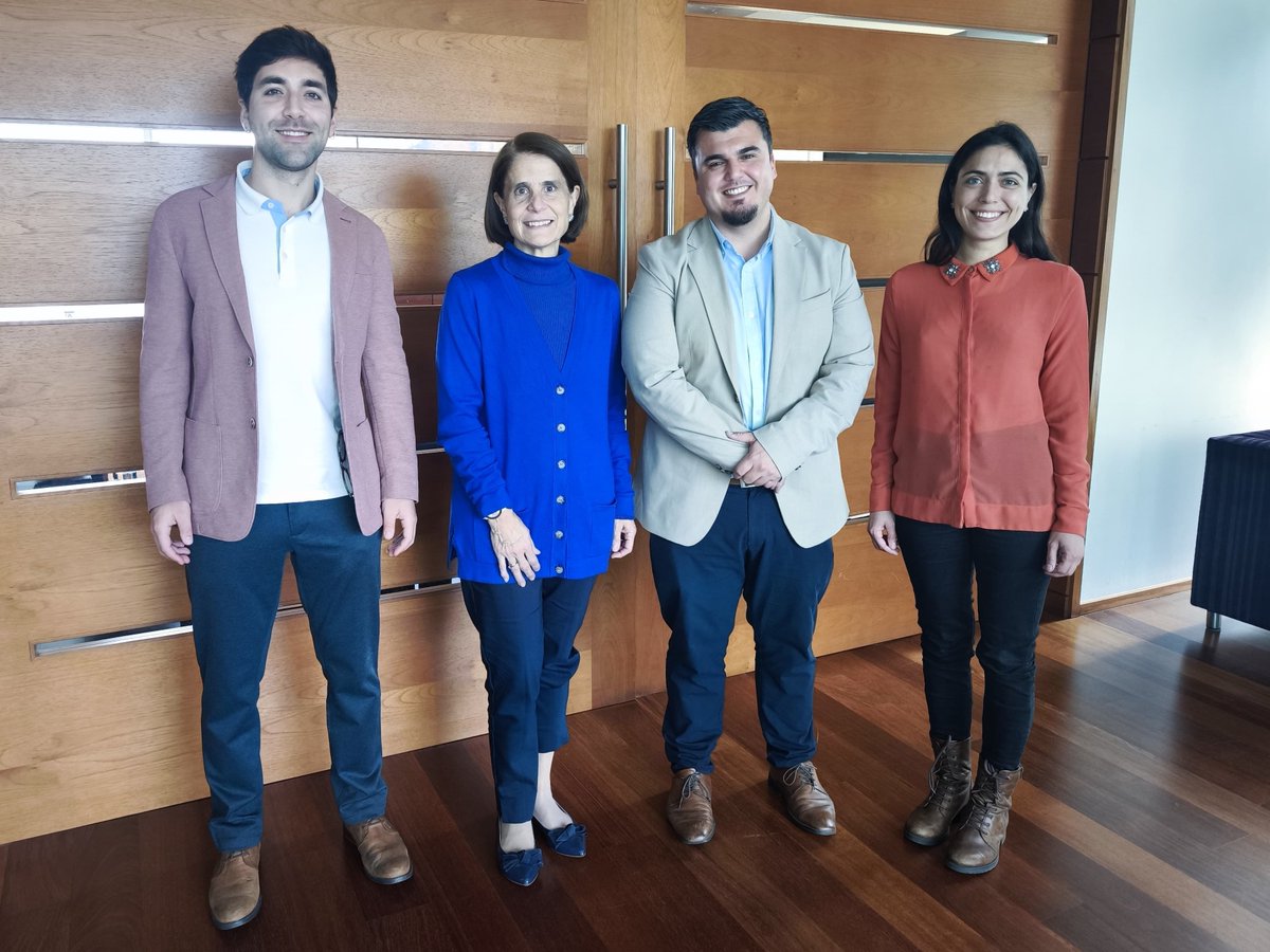 El Director Regional FOSIS, Juan Pablo Alarcón, se reunió con la Gerente Gral <a href="/somosasiva/">ASIVA</a> Alejandra San Miguel y su Jefa de Politicas Públicas, Valentina Vargas, para explicar el funcionamiento de los EcoMercados Solidarios <a href="/FOSIS_Chile/">FOSIS</a> e invitarlas a ser parte de esta iniciativa