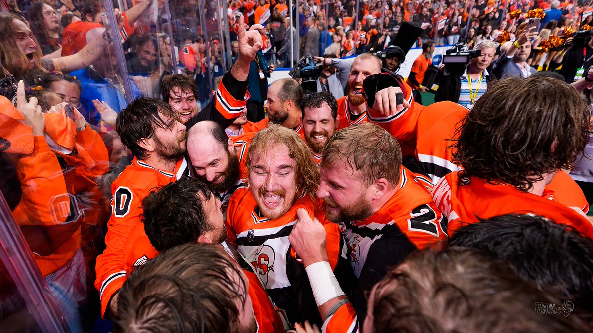 NLLBandits's tweet photo. You don't mind if we post about being champs again, do you? 😏

#LetsGoBandits | @NLL https://t.co/6EK2QELu9i