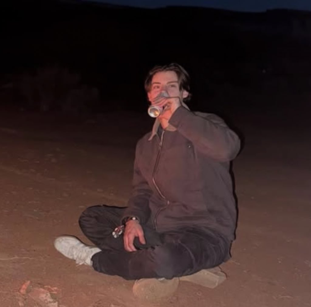 He’s just so pocket sized 🥺🤏🏼