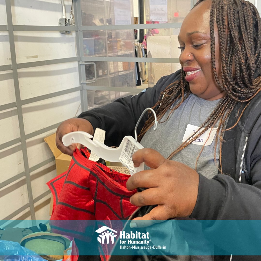 HabitatHMD's tweet image. We were thrilled to welcome not one, but two amazing teams from Kubik for Habitat HMD Team Days!
Kubik volunteers rolled up their sleeves to help beautify our ReStore, organize an overflowing collection of records and books, and get furniture ready for the sales floor.
