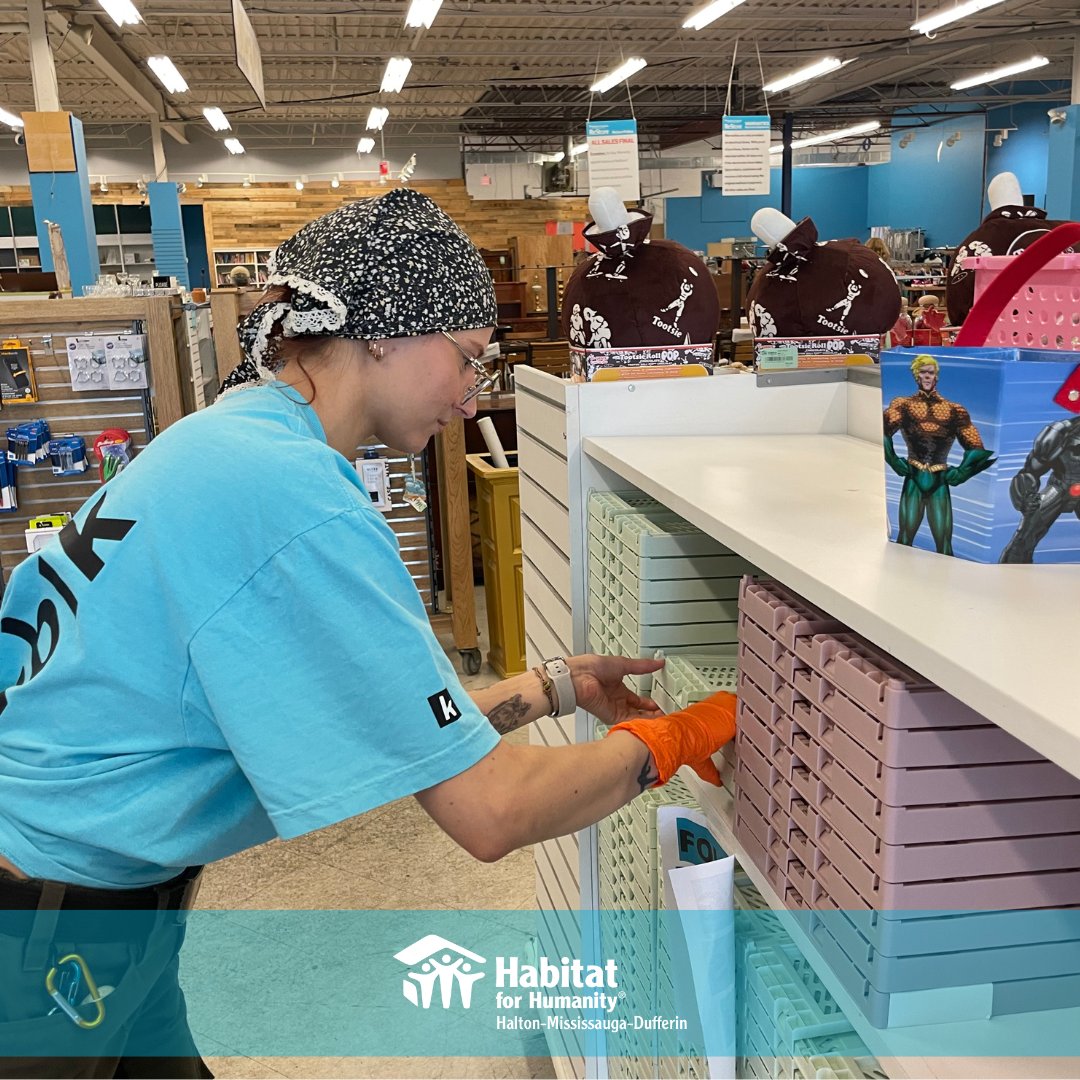 HabitatHMD's tweet image. We were thrilled to welcome not one, but two amazing teams from Kubik for Habitat HMD Team Days!
Kubik volunteers rolled up their sleeves to help beautify our ReStore, organize an overflowing collection of records and books, and get furniture ready for the sales floor.