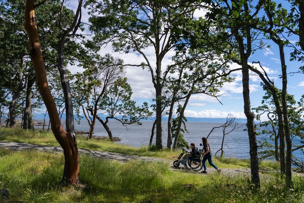 🥾 Saturday June 7 is #BCTrailsDay 🫱🏼‍🫲🏻 Communities all over BC are hosting events like creek clean ups, group hikes and music in the park (plus so much more) to celebrate responsible recreation, environmental responsibility, and community connection! #BCBirdTrail #ExploreBC