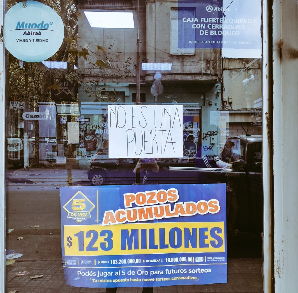 El local en donde paga sus cuentas René Magritte
