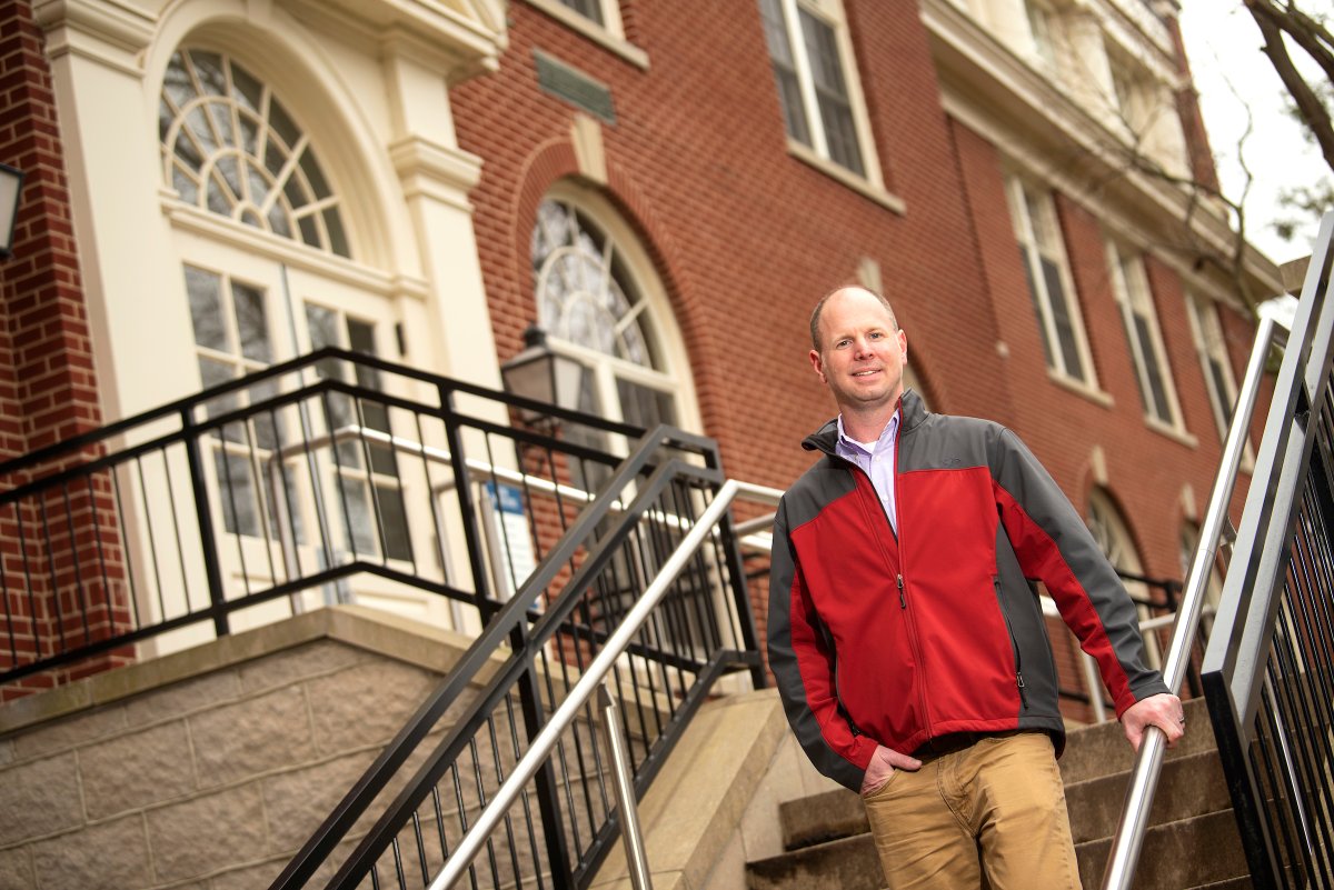 BucknellU's tweet image. Congratulations to Professor Michael Krout, Profesor Cymone Fourshey, Professor Chun-Miin "Jimmy" Chen, Professor Eric Kennedy, Professor Peter McNamara and Professor Katie Hays, who received outstanding teaching awards! 👏 #raybucknell
🔗 Read more: bit.ly/3Z76wtc
