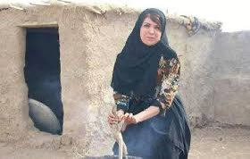 #ستنتصر_ثورة_تشرين

نسائنا لسنَ بتَبَع ولا عبيد لإيران الخرافة
نسائنا كنخيل بلدي، عاليةٌ هاماتهنّ

خذ عبائتك "الزينبية" واغرب عن وجوهنا
فنحن أهل العبائة العراقية الأصيلة، ونحن أهل الهاشمي والصاية والزي الكوردي في الشمال و الريفي في الجنوب

لن تطمسوا هويتنا

#لا_للعباءة_الإيرانية