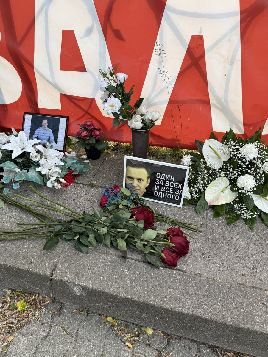 Anna Chekhovich (@anyachekhovich) on Twitter photo Alexei Navalny could have turned 49 today. Alexei Navalny could have turned 49 today.
