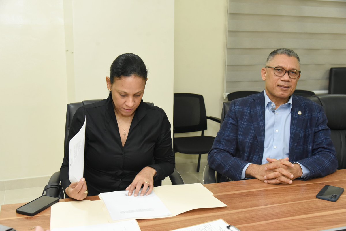 La Comisión Permanente de Asuntos Marítimos, presidida por el diputado Miguel Bogaert (<a href="/MiguelbogaertRD/">Miguel Bogaert Marra</a>), continúa con  la lectura de la Sentencia TC/0547/24, entre la República Dominicana y los Países Bajos, sobre la Legitimación Marítima. #DiputadosRD