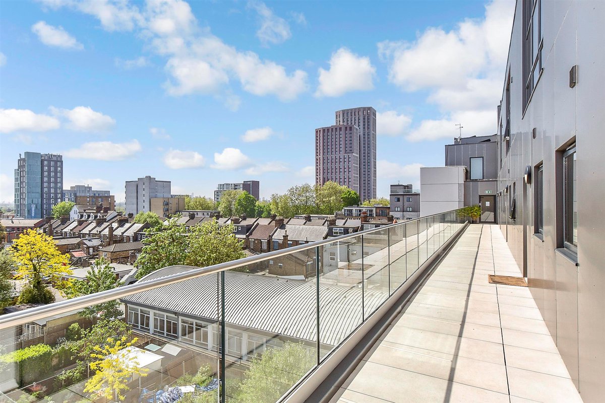 🏡 2 Bedrooms | Walthamstow, London

Stunning apartment, constructed on the roof of The Quant Building. Every detail of this apartment has been thoroughly thought over and specified to bring a luxurious, trendy and practical living space.

👉 birdeye.cx/pza97f