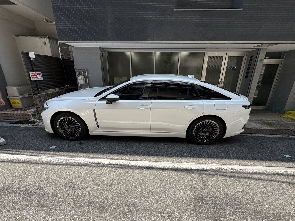 Agalar osakaya(japonya) geldim toyotanın böyle modelini gördüm bu neymiş böyle bu avrupada var mı ?