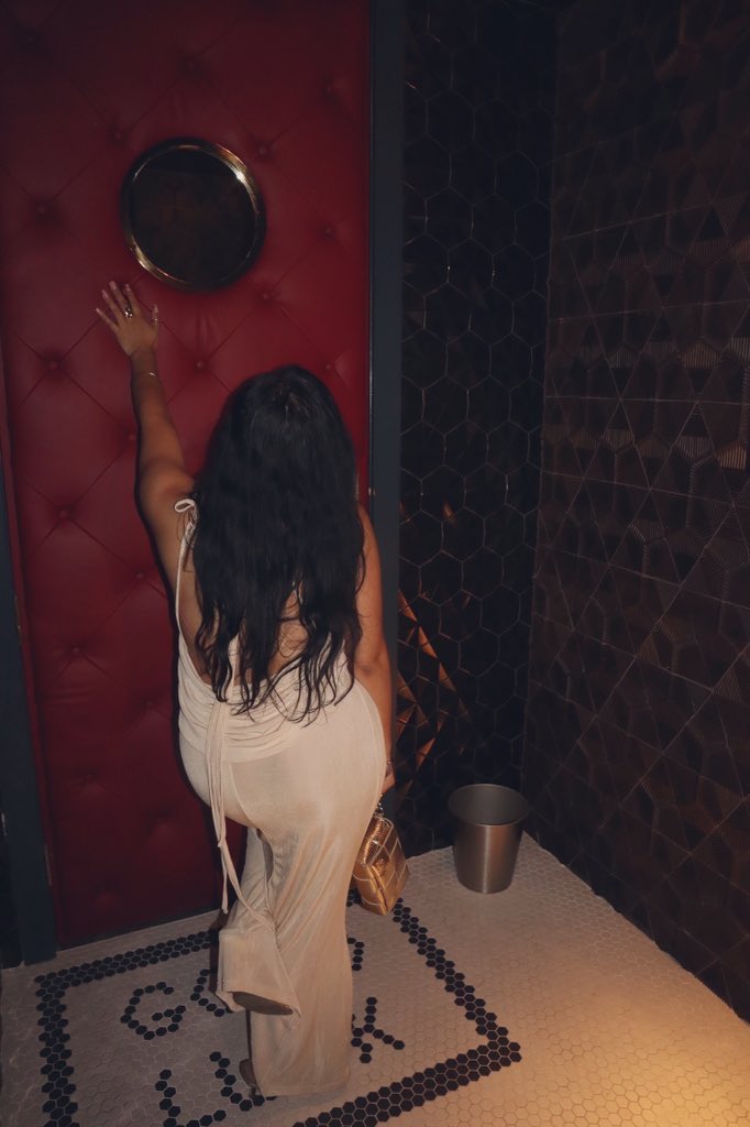 _aphroditeg's tweet photo. take me to a jazz bar any week pls https://t.co/8V1KLY7kTL