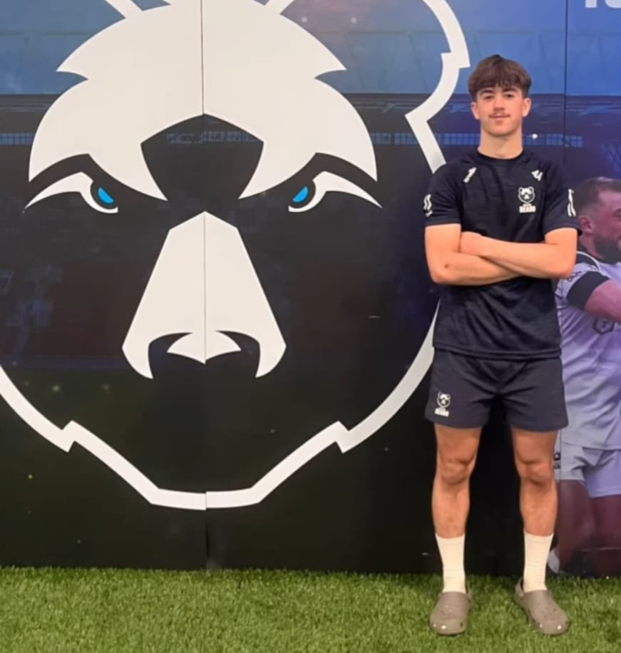 AbercwmboiU15s's tweet image. Congratulations to the following players - Riley Davies on selection to the Wales U15 Touch Rugby squad 👏
Alfie Archer on selection to Bristol Bears U16 Academy 👏.Noah Brennan on selection to Bath Rugby U16 Academy👏. Well done boys we are all proud of you @youngvillagerfc