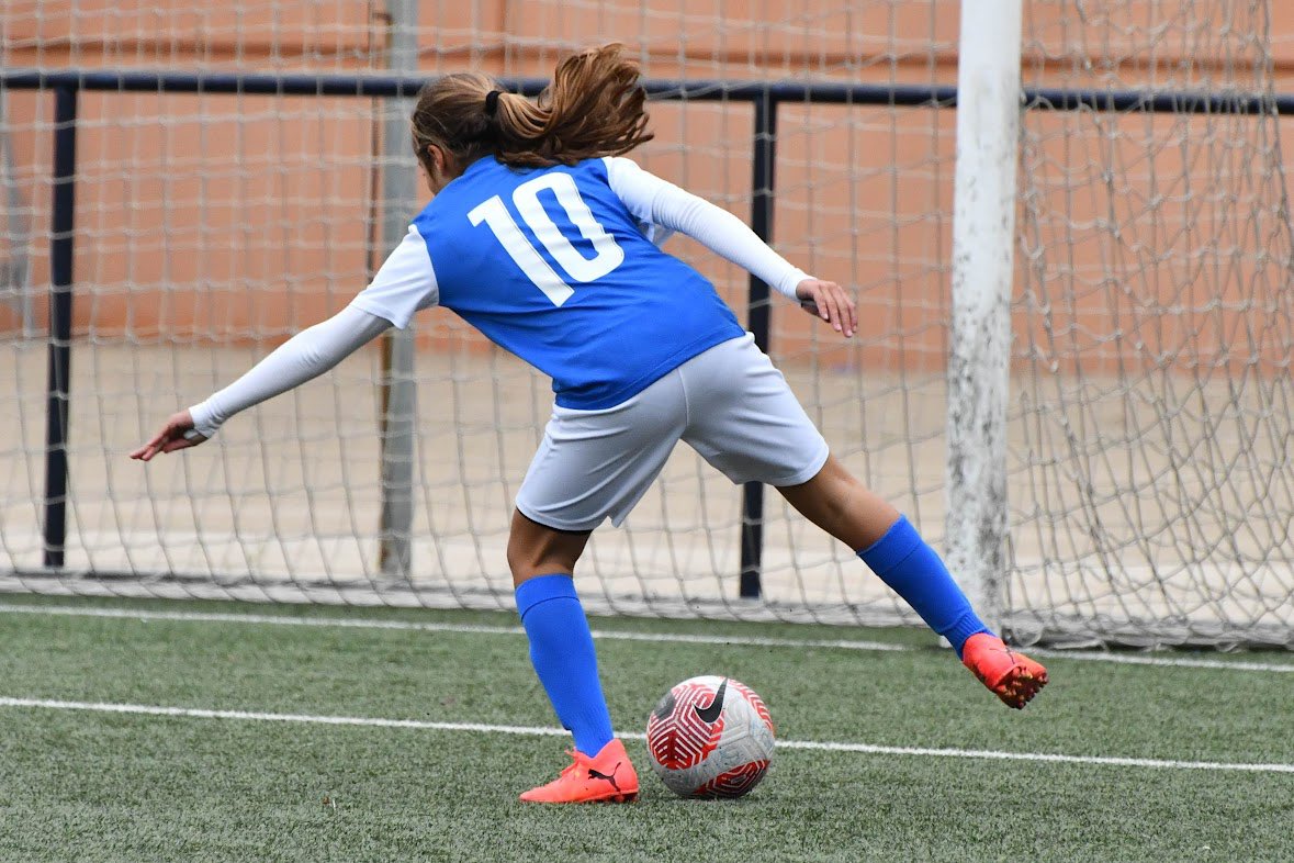 CanteraFemSFCD's tweet photo. 📊¡Los números del #AlevínBFem de Isaac y Navarrete!

🏆3ª posición, 41 puntos 
⚽️18 partidos 
✅13 partidos ganados
👏🏻2 partidos empatados 
💪🏼3 partidos perdidos 
1️⃣0️⃣1️⃣ goles a favor 
3️⃣5️⃣ goles en contra 

💙¡Lola García y María Alcántara las goleadoras con 20 y 16 tantos! https://t.co/yHZyoQoeGB