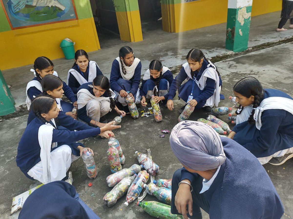 Congratulations to #EcoClub #GovtHighSchoolDasgrain, Ropar for being awarded the coveted <a href="/UNEP/">UN Environment Programme</a> #TideTurnersPlasticChallenge award  for gainfully segregating &amp; collecting #PlasticWaste. <a href="/moefcc/">MoEF&CC</a> <a href="/UNinIndia/">United Nations in India</a> <a href="/CEEahmedabad/">CEE India</a> <a href="/WWFINDIA/">WWF-India</a>