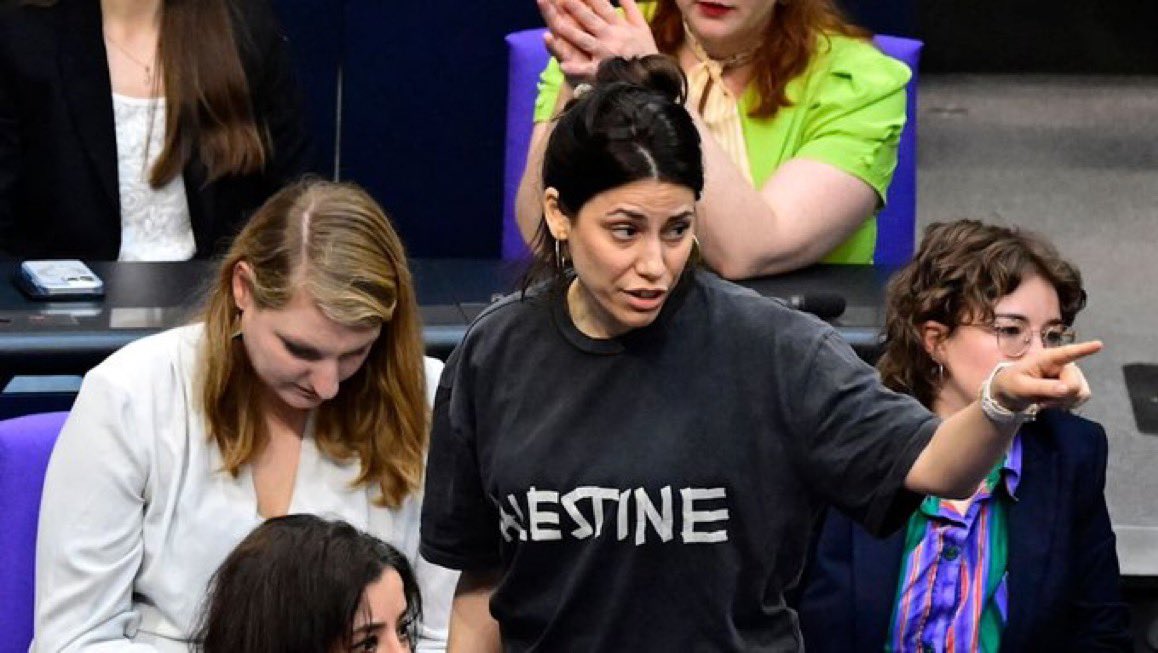 NurderK's tweet image. Haltung