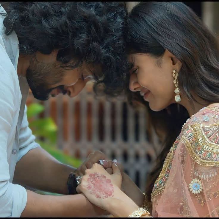 कैसे तुम भूल गए हो मुझे आसानी से 

इश्क़ में कुछ भी तो आसान नहीं होता है...
#बज़्म