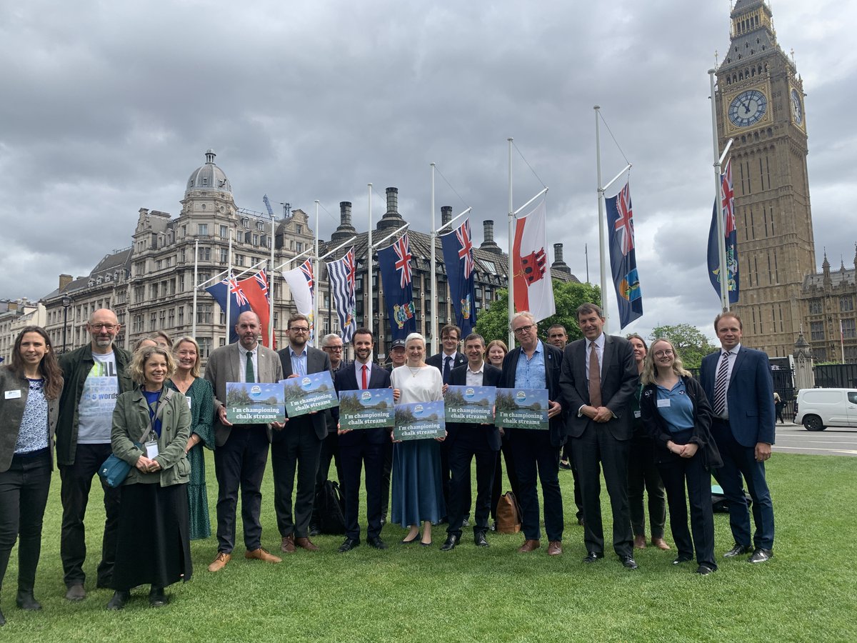 We stood with MPs together outside Parliament in support of the #SaveOurChalkStreams campaign
Urge your MP to back Amendment 70 to the Planning and Infrastructure Bill. Let’s make sure chalk streams get the protection they desperately need

Find out more: hiwwt.org.uk/news/mps-back-…