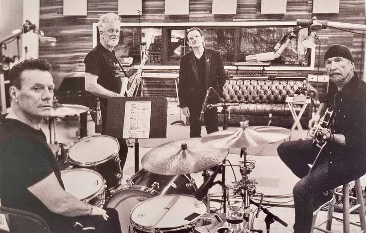 Flintsanchez's tweet image. 🤗ahhhh!! they are back! can’t wait! #U2