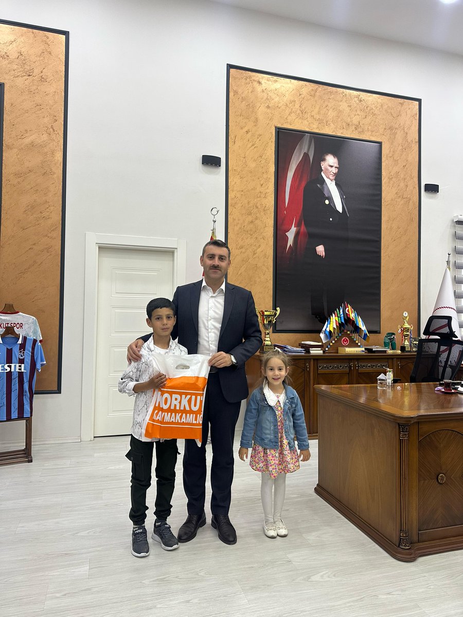 İlçemiz Oğulbalı Köyü İlk/Ortaokulu 5. sınıf öğrencisi Furkan BOGA, 27 Nisan’da gerçekleştirilen İlköğretim ve Ortaöğretim Kurumları Bursluluk Sınavı’nda (İOKBS) 80 sorunun tamamına doğru cevap vererek 500 tam puan almış ve Türkiye birincileri arasında yer almıştır.

Kaymakamımız