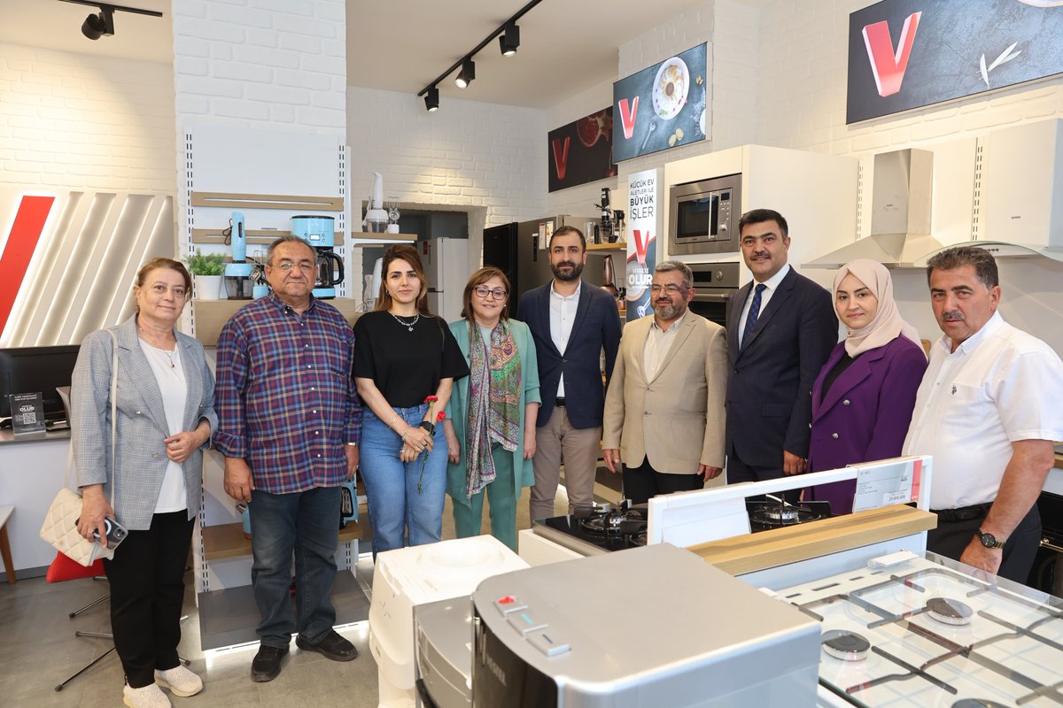 Bayramın bereketini ve kardeşlik ruhunu Binevler Mahallemizde esnafımızla paylaşmanın mutluluğunu yaşadık.

Büyükşehir Belediye Başkanımız Sayın Fatma Şahin’in katılımlarıyla gerçekleşen ziyaretimize, İl Başkan Vekilimiz Sayın Memik Terlemez, Şahinbey İlçe Başkanımız Sayın Mehmet