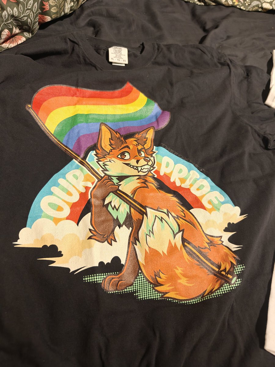 I love the design of my new fox t-shirts from <a href="/TheFoxNestStore/">The Fox Nest</a>
Imma use them a lot this summer :3