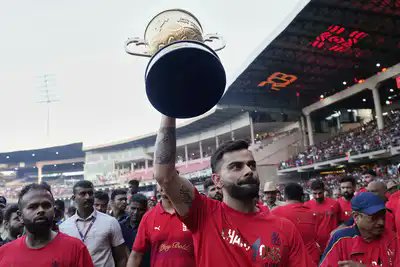 GHARSH511's tweet photo. A child died, many injured in the stampede at Bengaluru's Chinnaswamy Stadium — yet the celebrations continued like nothing happened. How can we glorify the game when lives were lost just outside? Where's the humanity? #BengaluruStampede #ViratKohli #PBKS #Bangalore #IPL https://t.co/BOhrJVCrXf