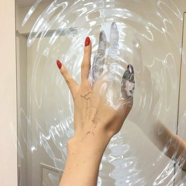 redhellkp's tweet image. ⠀
⠀⠀⠀⠀⠀⠀𝐓𝐇𝐄 𝐈𝐍𝐕𝐈𝐒𝐈𝐁𝐋𝐄 𝐖𝐎𝐌𝐀𝐍

какие бы преграды ни готовили жизнь и сама вселенная, все они кажутся преодолимыми, пока рядом семья, на которую всегда можно положиться. меня зовут сью шторм, добро пожаловать в здание бакстера.
⠀