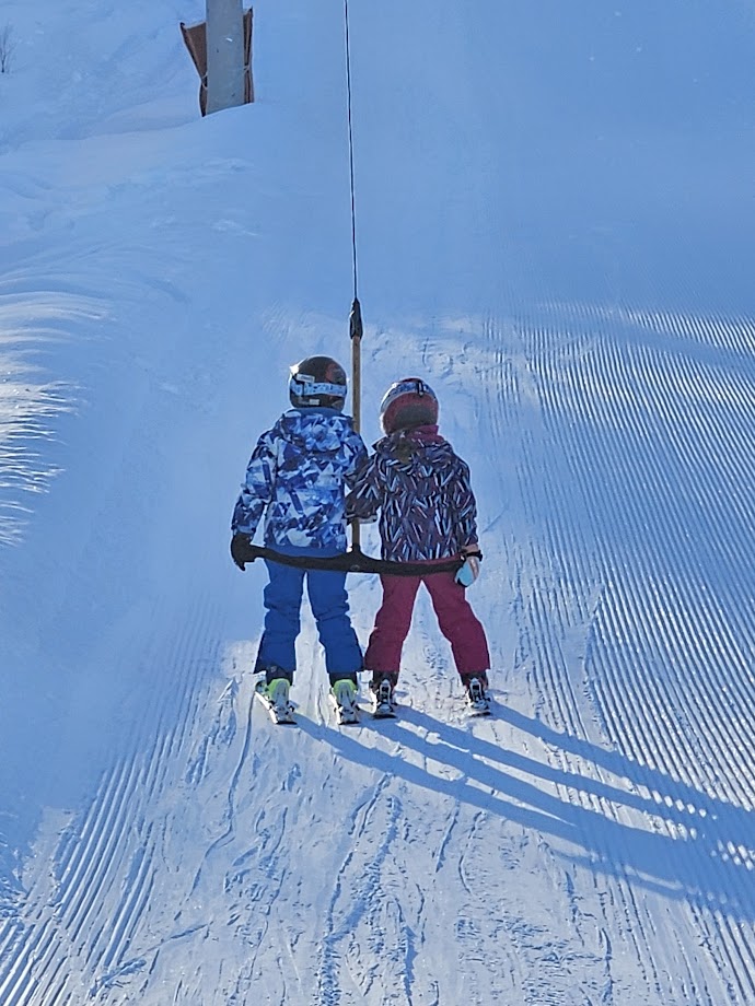 You can't beat a family ski holiday 🙌⛷️Quality time, fabulous skiing and amazing memories!