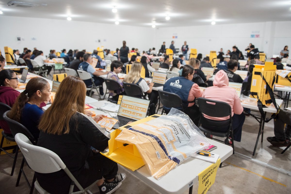 IEESonora's tweet photo. Durante las primeras horas de este miércoles finalizó el cómputo total de los votos emitidos en la Elección Extraordinaria del Poder Judicial Local 2025. Con ello, se determina qué candidaturas obtuvieron mayor porcentaje de votación y ocuparán cada uno de los 50 cargos en disputa.

⚖ Sonora se convierte en el primer estado del país, de todos los que celebraron elección judicial, en concluir el conteo, marcando un precedente en eficiencia y certeza electoral.

🗓 En las próximas horas, el Consejo General del IEE Sonora celebrará sesión para declarar el cómputo final de la elección judicial, validar los resultados obtenidos en las urnas y entregar las constancias de mayoría a quienes resultaron electas y electos.

📌 Consulta los resultados oficiales en:
🔗 https://t.co/l3MAOnyK2x