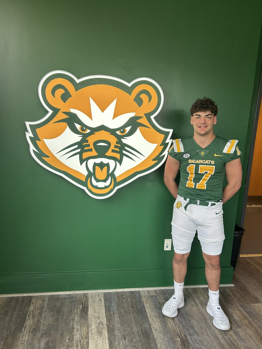 I had a great time down at Saint Vincent College! I enjoyed the tour of the <a href="/SVC_Bearcats/">SVC Bearcats</a> campus and facilities, thanks to <a href="/Coach_ZShaw/">Zach Shaw</a> for inviting me! 

<a href="/CoachYarosz/">Mike Yarosz</a> <a href="/CoachPeluso_/">Brandon Peluso</a> 
<a href="/CoachCGoff/">𝐂𝐚𝐬𝐞𝐲 𝐆𝐨𝐟𝐟</a> <a href="/CoachRiz_NCHS/">Chris Rizzo</a> 
<a href="/NCtrojansFB/">NORTH CATHOLIC FOOTBALL</a> <a href="/WPIAL_Insider/">WPIAL Insider</a>