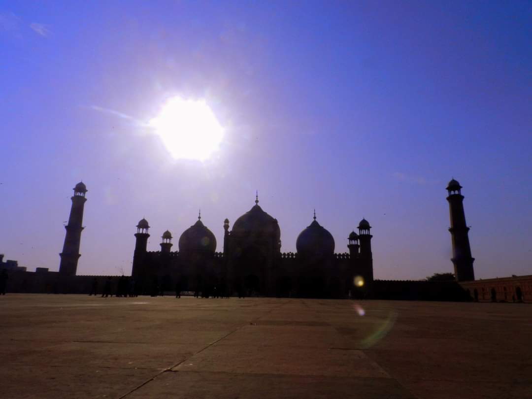 AdeelED's tweet photo. Badshahi mosque #circa2012 https://t.co/HUsbtj227A