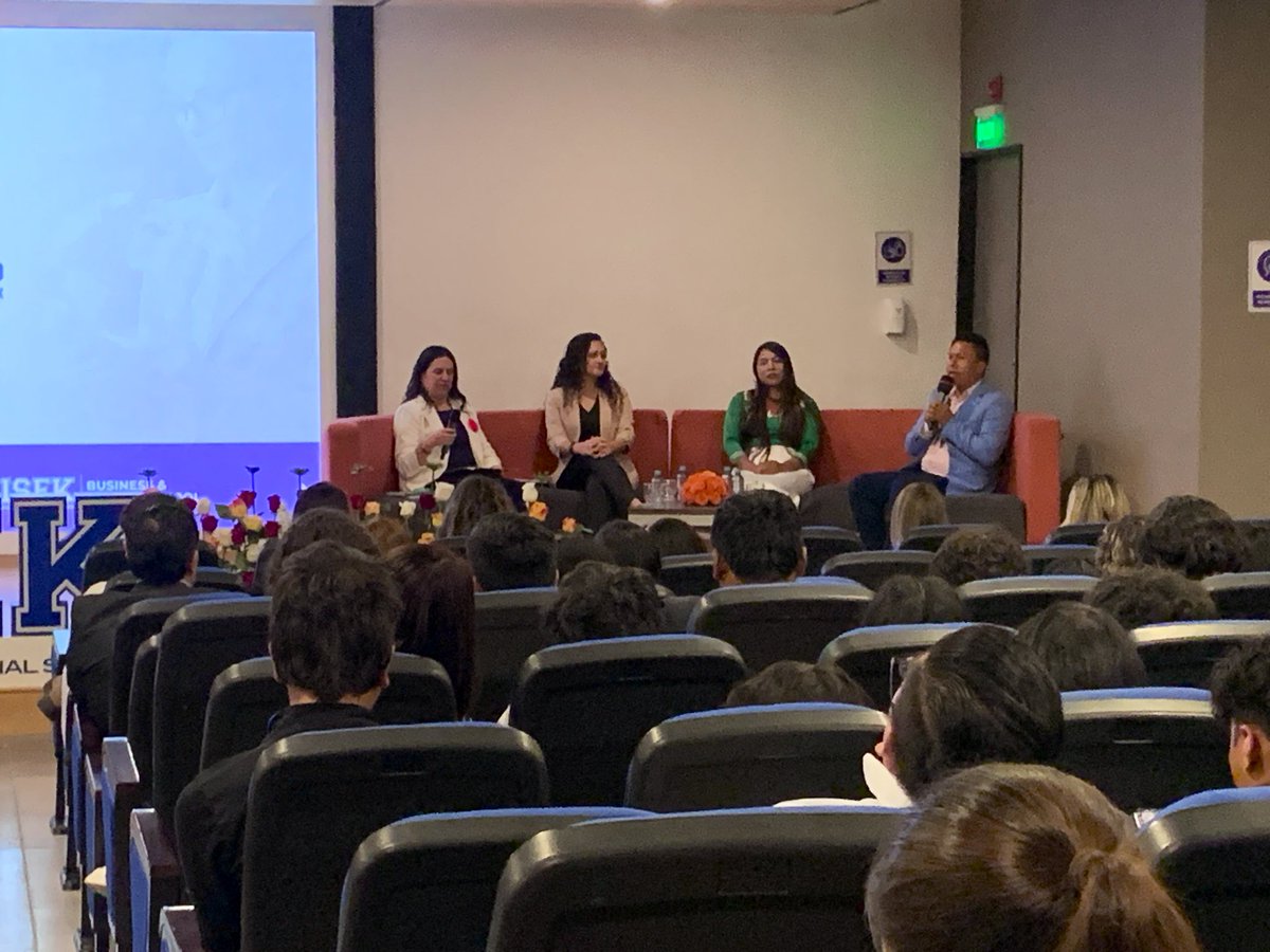 Gerson Andi, administrador de la Asociación #Kallari: “Nosotros exportamos sueños e historia, ya que detrás de cada producto de cacao que ofrecemos, valoramos en cada ejemplar el trabajo de las mujeres, quienes representan el 62% de nuestra organización”. 
#EcuadorExportaUISEK