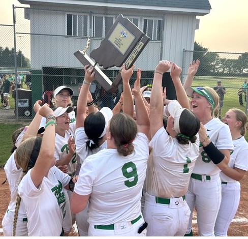 GIANTfmsports's tweet photo. Triton Central softball overpowers Hagerstown in regional championship. https://t.co/N41pfEvF7G https://t.co/4gBLmffShP