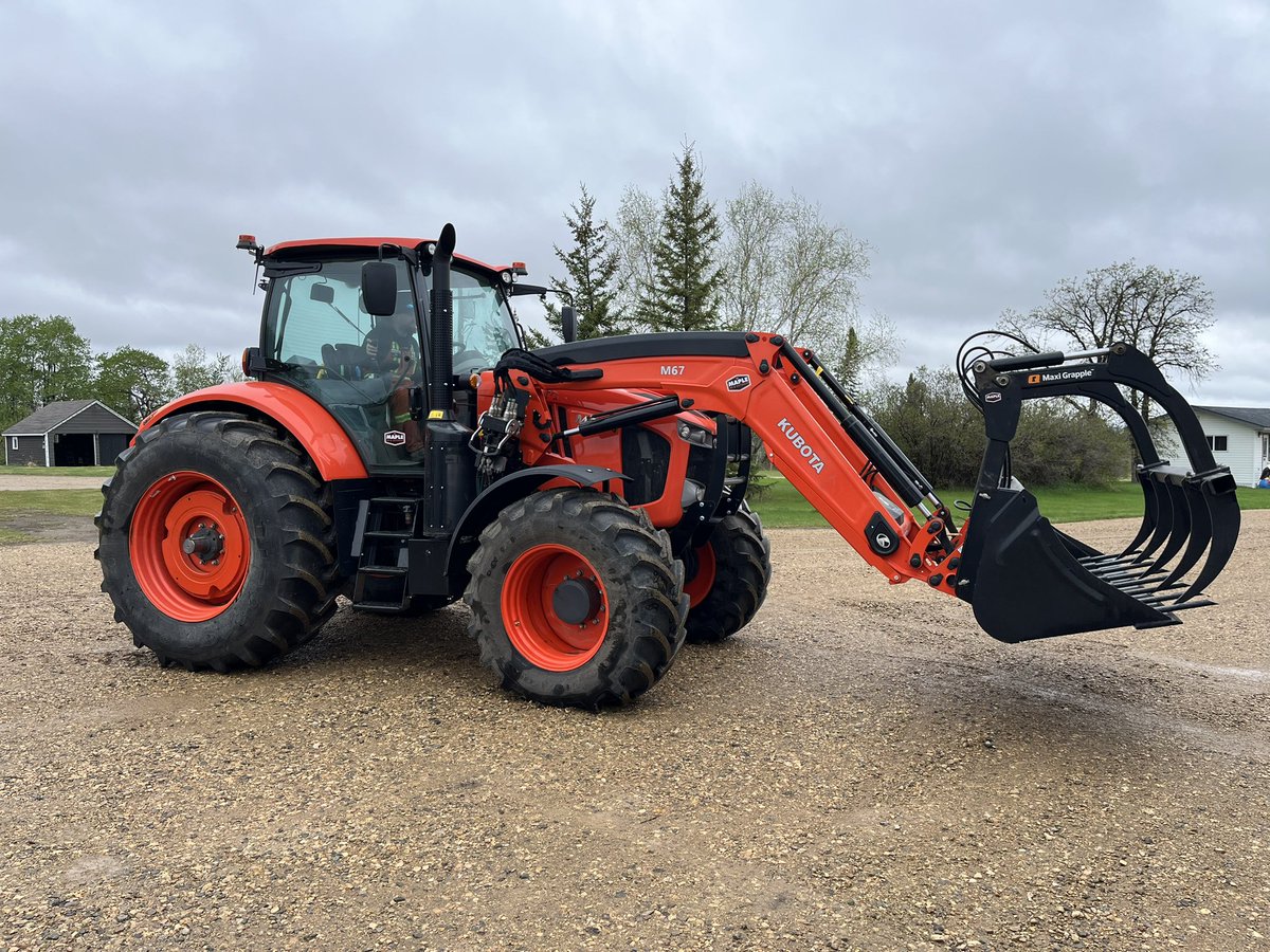 Recently I attended an M7-154 demo with Maple Ag Kubota in Yorkton.   Happy to hear the customer loved it and is keeping it!  This unit will see time on the grain auger, rocker picker, and in their haying operation.  

<a href="/MapleAgOutdoor/">Maple Ag and Outdoor</a> 
<a href="/KubotaCanadaLtd/">Kubota Canada</a>