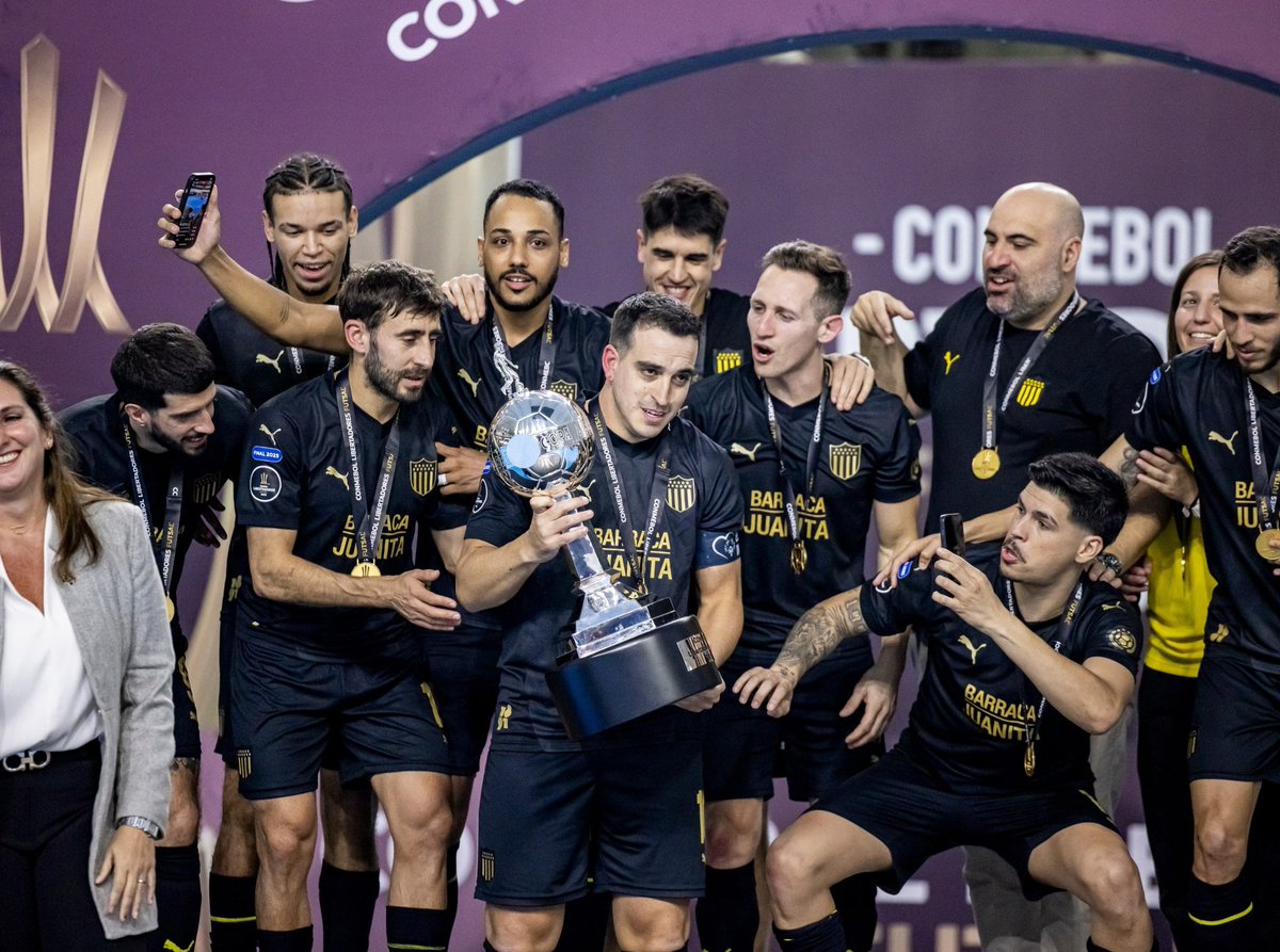 🔥 Nicolás Ordoqui llegó a los 7️⃣0️⃣0️⃣ goles oficiales con la camiseta de #Peñarol. Campeonato Uruguayo (mayores y juveniles), y Copa Libertadores. Una cifra extraordinaria.

1️⃣0️⃣2️⃣ goles - 🇺🇾 AUF - #Sub20
5️⃣7️⃣4️⃣ goles - 🇺🇾 AUF - #Primera
2️⃣4️⃣ goles - 🏆Copa Libertadores