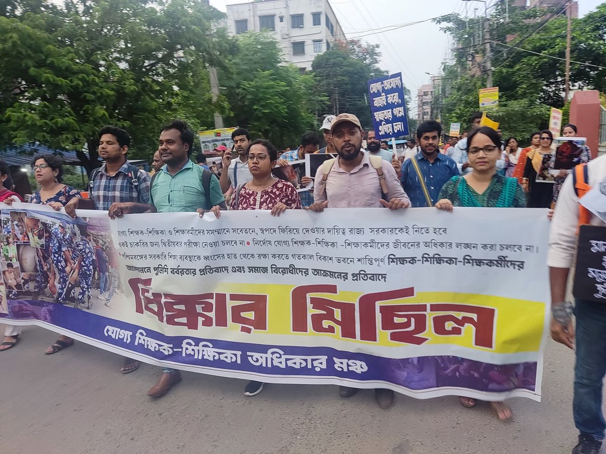 abhijiteng89's tweet photo. #SaveUntaintedTeachersWbssc2016
We gave our sweat and years to serve with honesty. Now because of SSC/WBBSE’s institutional corruption 19000 untainted teachers are jobless. This is not just injustice it’s cruelty.
@rashtrapatibhvn @PMOIndia
@LawChakra @MamataOfficial @ANI @ndtv https://t.co/2k2y1kiniu