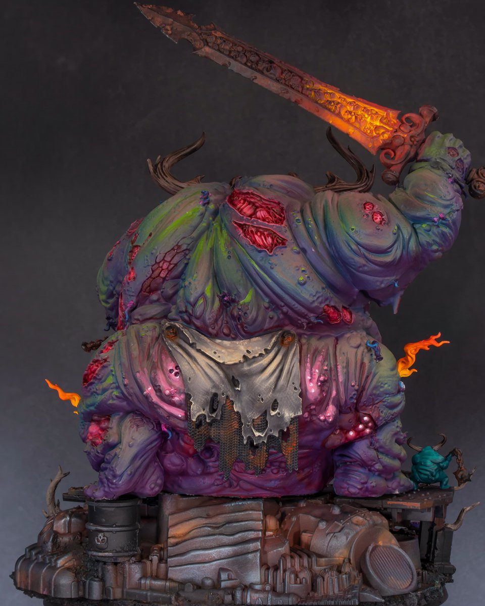Finally, the Unclean is finished. These orks accumulate too many rusted things and summon the wrong entity. I used some of my old Octarius scenery bits. I like a little Falla from Valencia.

#warhammer40k #warhammer #warhammercommunity #gamesworkshop #paintingwarhammer