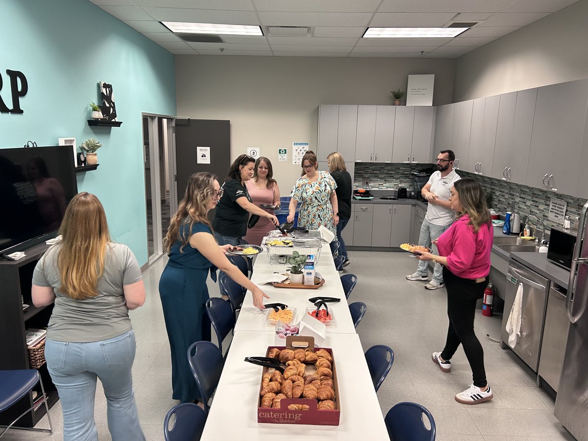 NatRoofPartners's tweet photo. #NationalRoofingWeek2025 Employee Appreciation!
Today, we’re celebrating what makes NRP truly exceptional—our people. 💙 Thank you for your dedication, hard work, and teamwork!

🍳🥐 Thank you to our leadership for starting our day with a delicious breakfast. #ThankYouTeam https://t.co/xPclvXpwbs