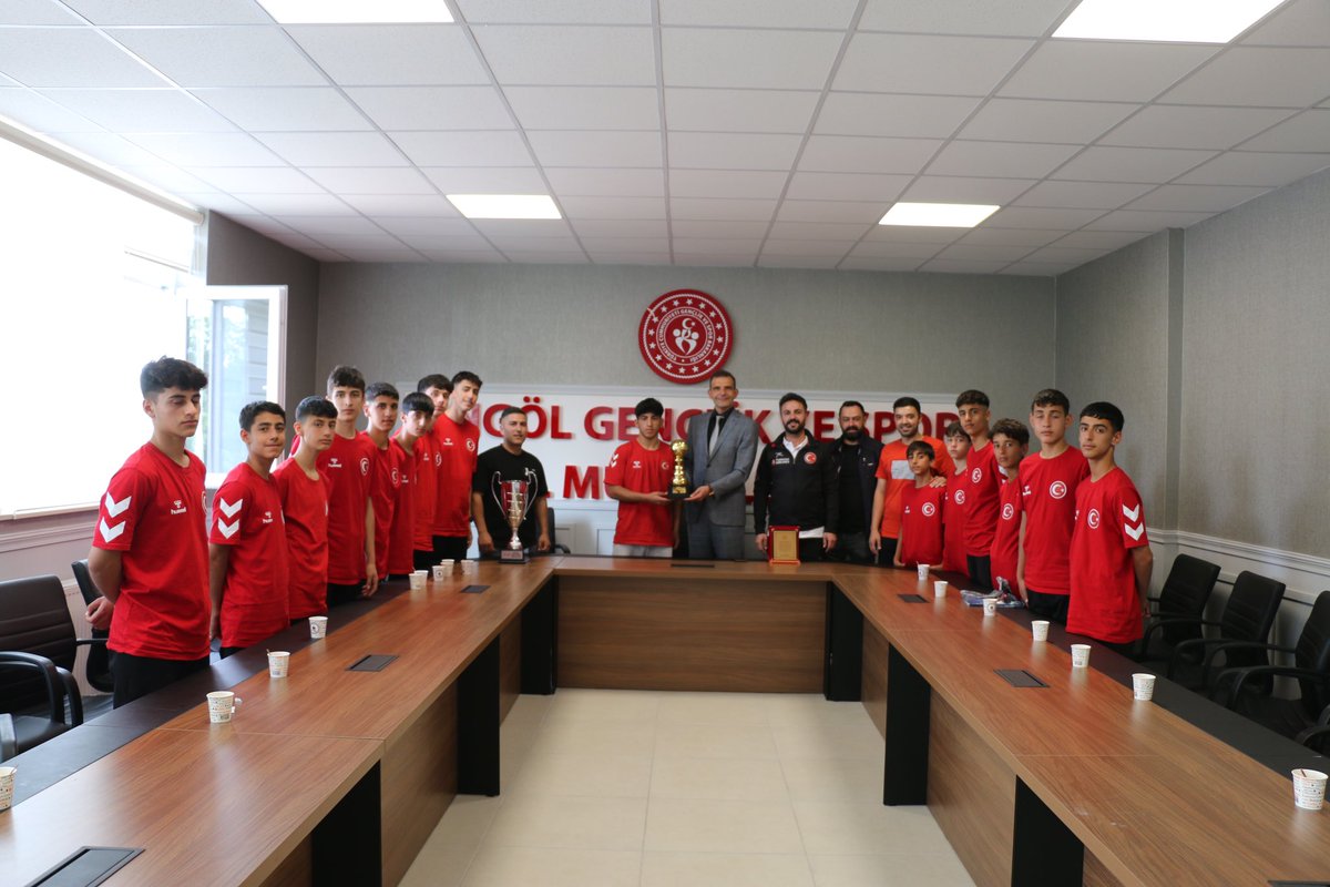 ✨2024-2025 Sezonu Kulüplü Küçük Erkekler (U15) Hentbol Türkiye Şampiyonası’nda Turnuvanın En Değerli Oyuncusu (MVP) seçilen sporcumuz Yusuf KALABALIK’ı tebrik ediyor, başarılarının devamını diliyoruz! 👏💪